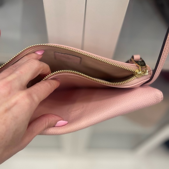 Authentic monogram Louis Vuitton crossbody - Picture 8 of 8